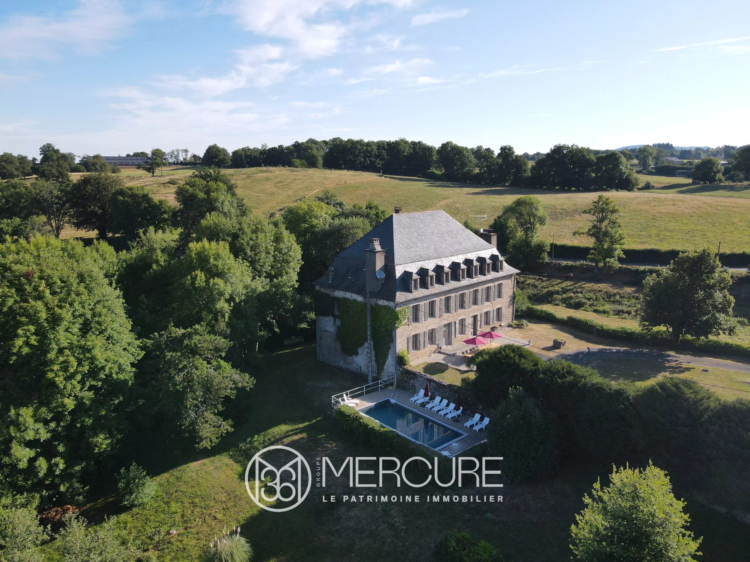 Château  16ème siècle Cantal - 21776AU