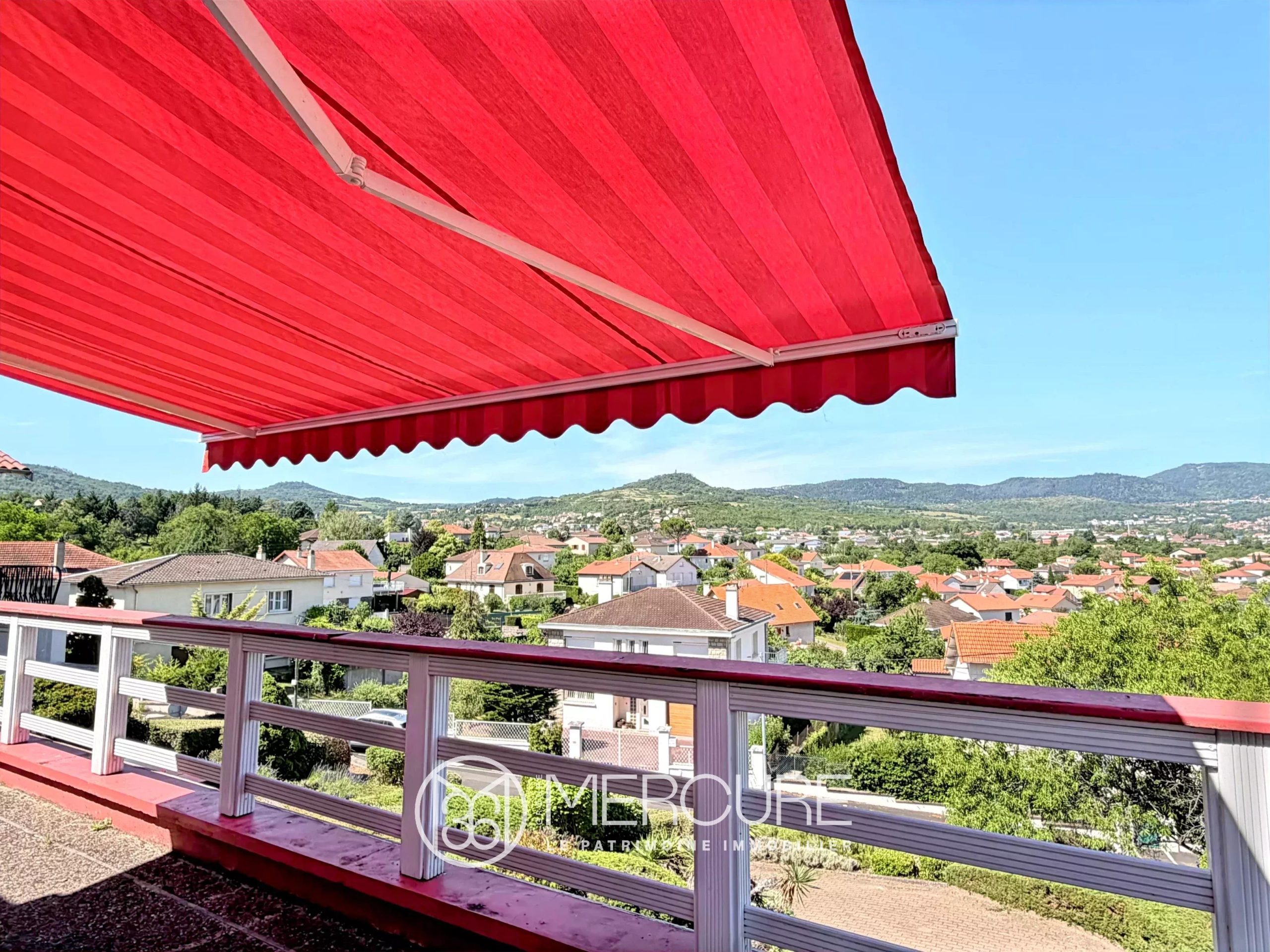 Californian-style home with great potential and panoramic views, 5 bedrooms, terraces, garage, set on 1,947 sqm of land - 21685AU