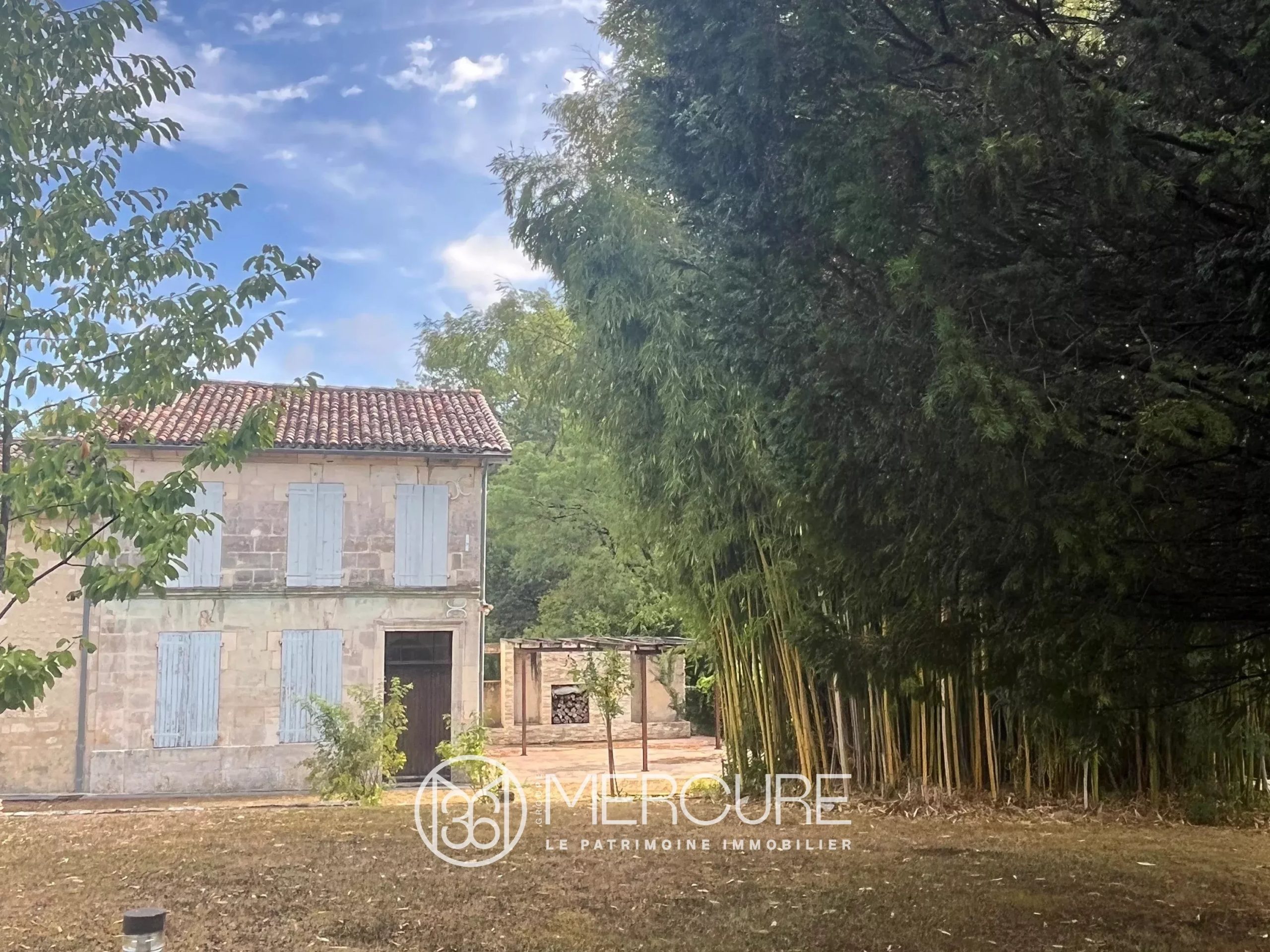 Ancien moulin du XVIIIe siècle et son annexe sur 7 hectares - 10407PO