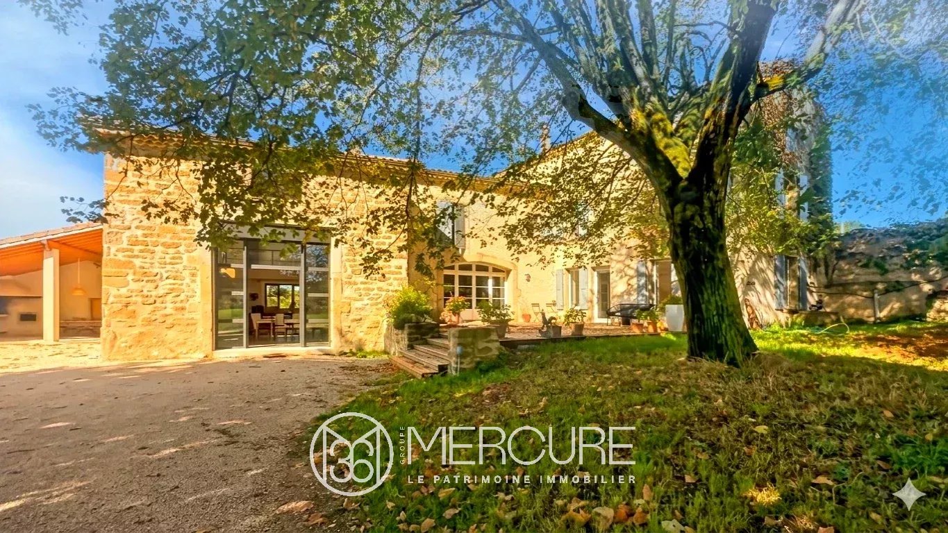 Elegant renovated property in a preserved environment - 1096LY